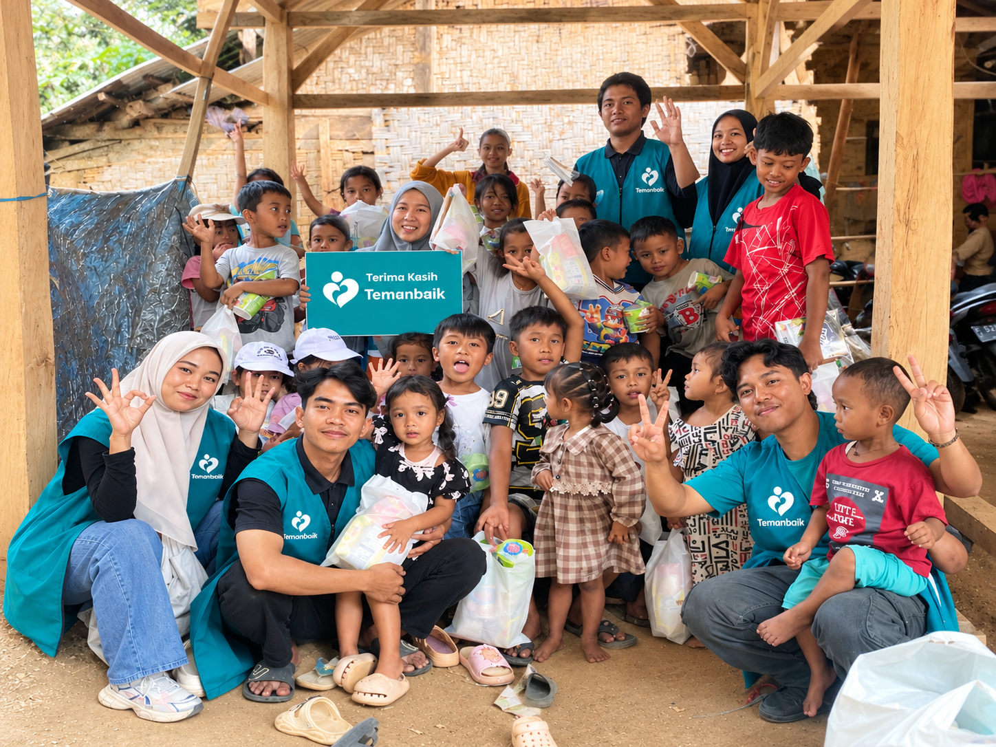 Berbagi Perlengkapan Belajar Untuk Anak-anak Terdampak Kebakaran
